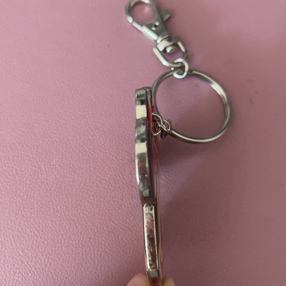 Minnie Mouse Keychain - Picture 3 of 3